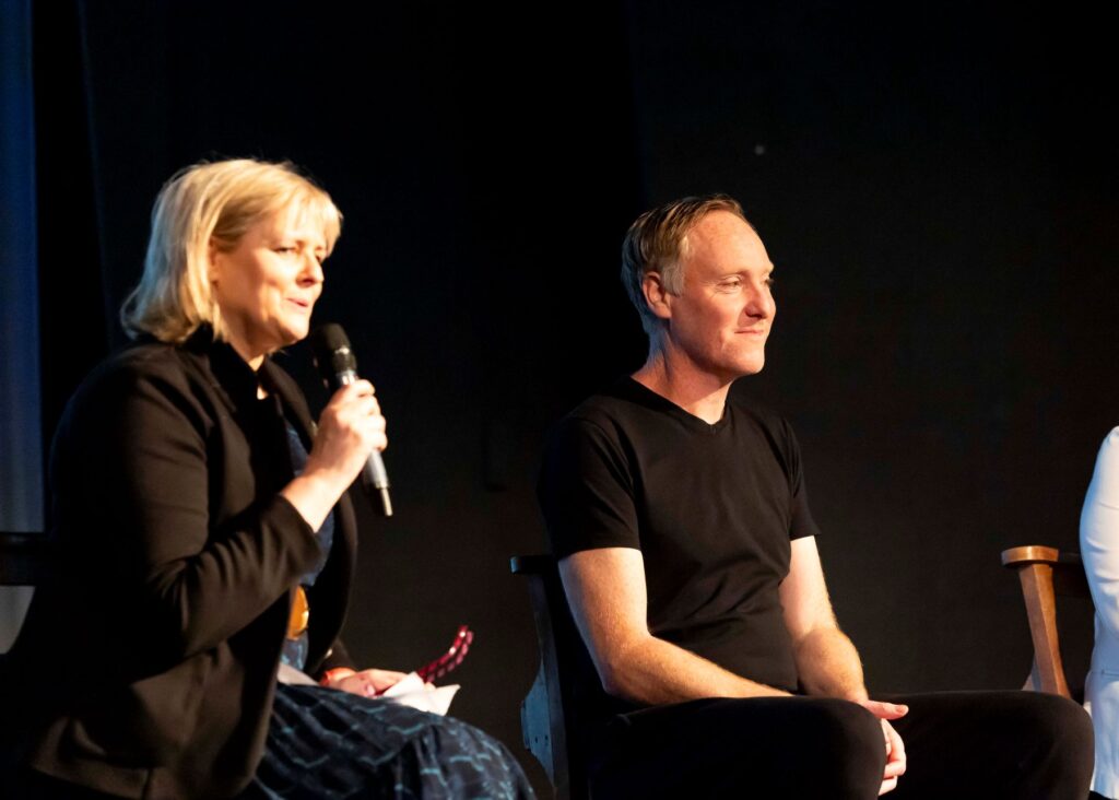 pane; discussion, woman holds mic